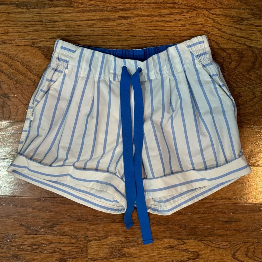 EUC Lululemon Spring Break Away Short Deauville Stripe Pipe Dream Blue White sz4
